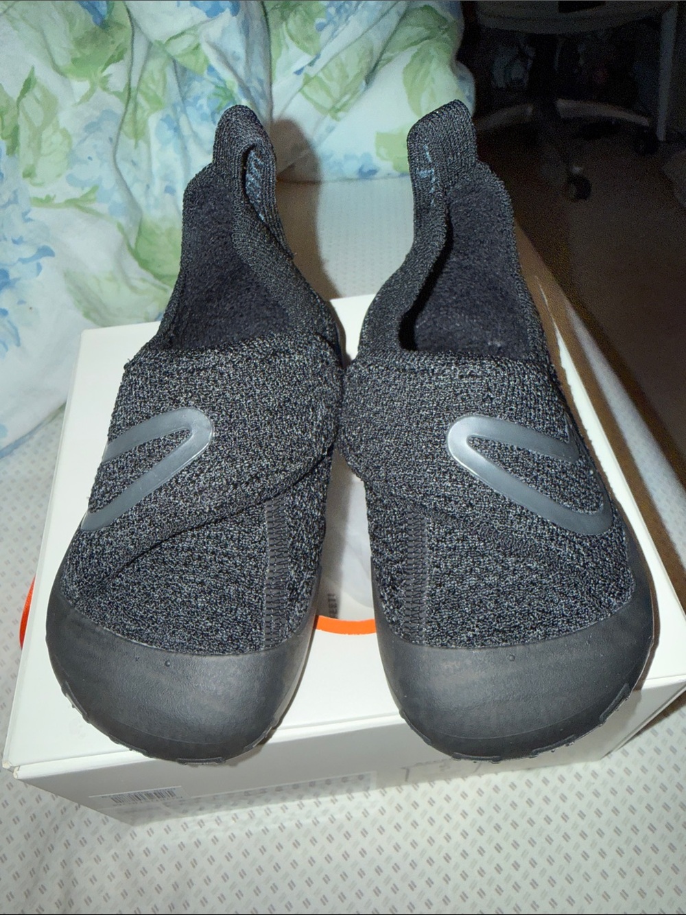 Nike swoosh 1 Kids Slip-On Knit Sneakers in Black